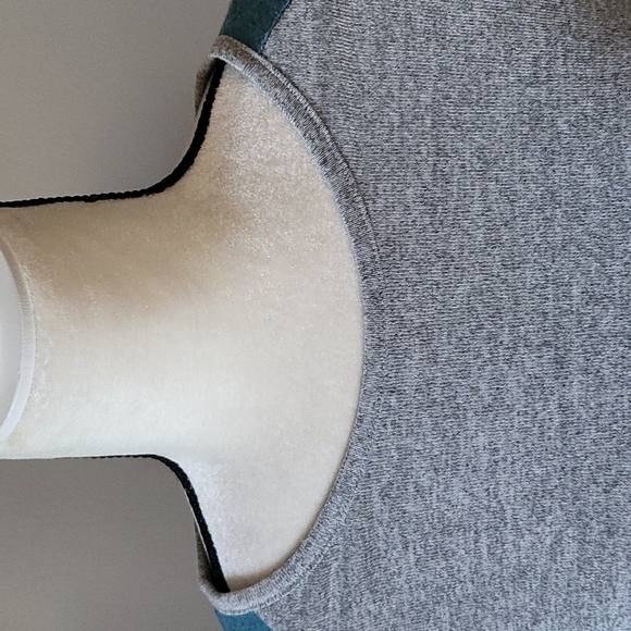 Suimiki heather gray tunic with striped sleeves and banded hem - Picture 6 of 10